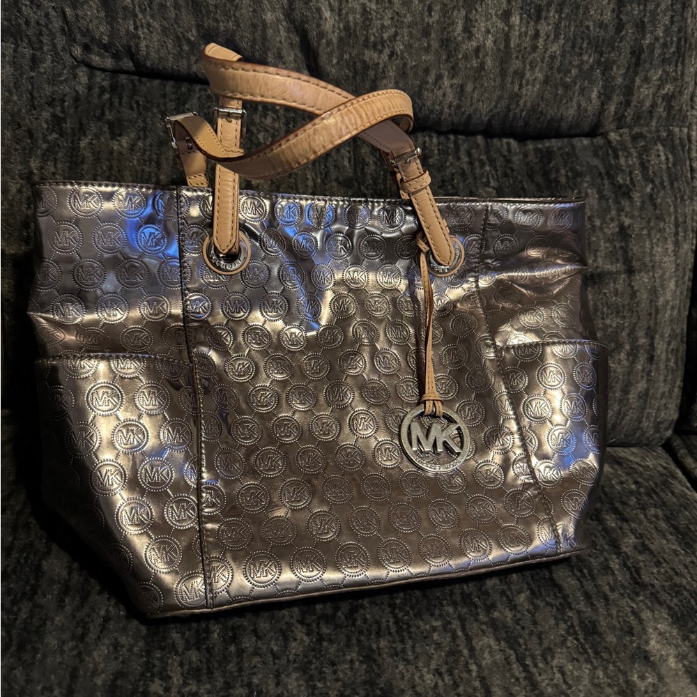 Michael Kors patent leather jet set shoulder bag